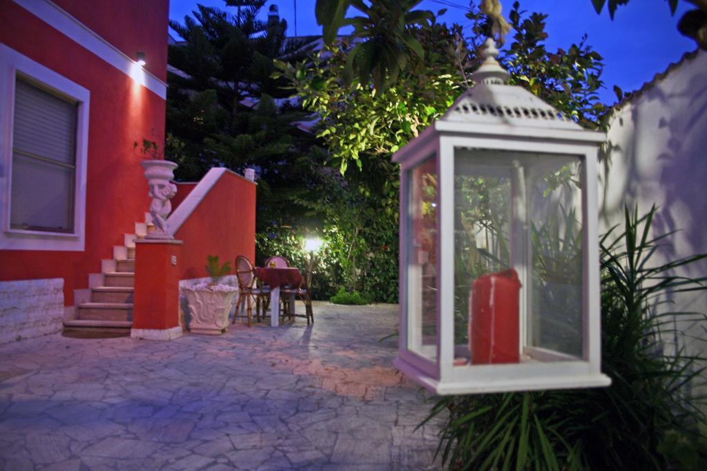 Airport Deluxe Bed & Breakfast 2*