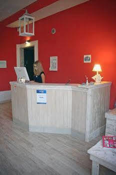 Airport Deluxe Bed & Breakfast